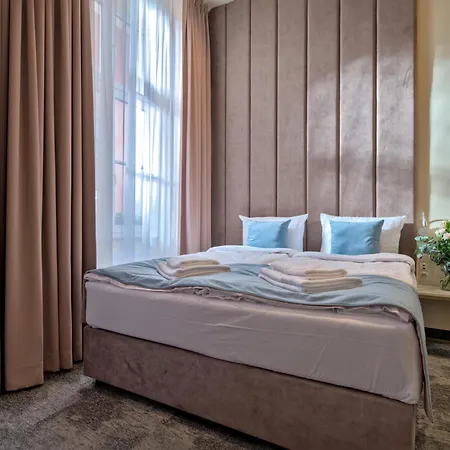 Oysters & Bubbles Gastro Rynek Square 公寓式酒店