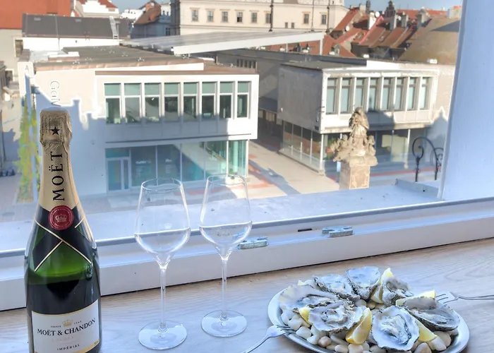 Oysters & Bubbles Gastro Rynek Square 波兹南