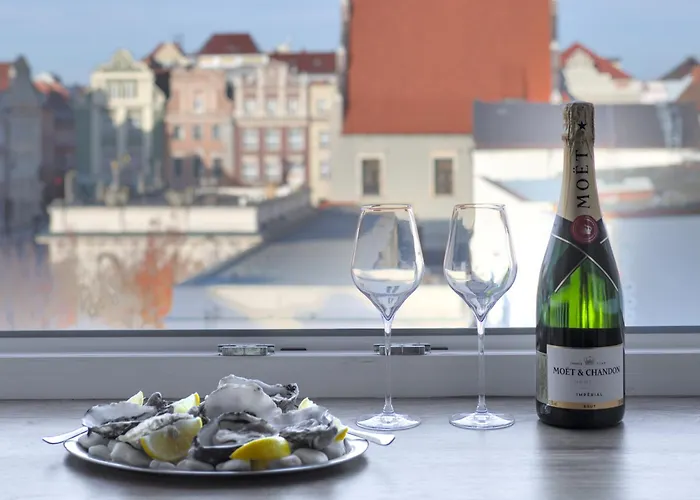 Oysters & Bubbles Gastro Rynek Square 公寓式酒店