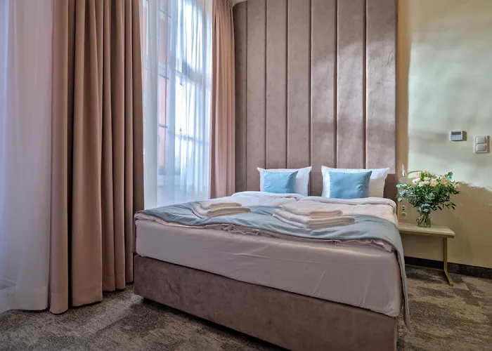 Oysters & Bubbles Gastro Rynek Square 公寓式酒店