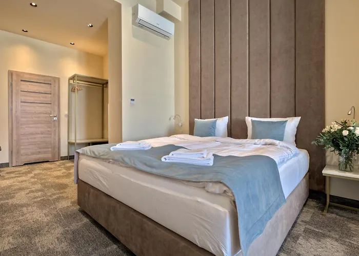 Oysters & Bubbles Gastro Rynek Square 公寓式酒店