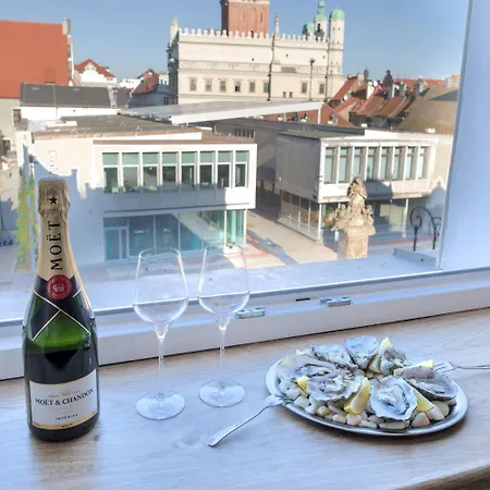 Oysters & Bubbles Gastro Rynek Square ポズナン