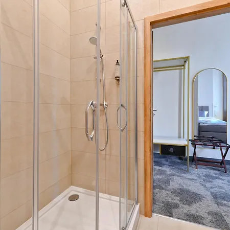 Oysters & Bubbles Gastro Rynek Square * פוזנן