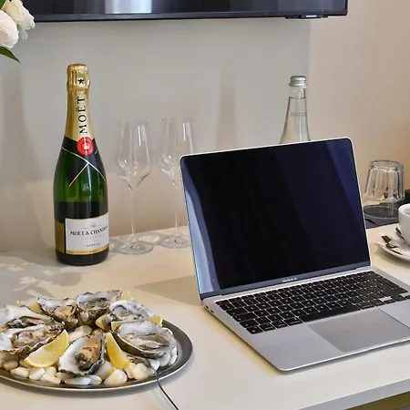 アパートホテル Oysters & Bubbles Gastro Rynek Square 3*