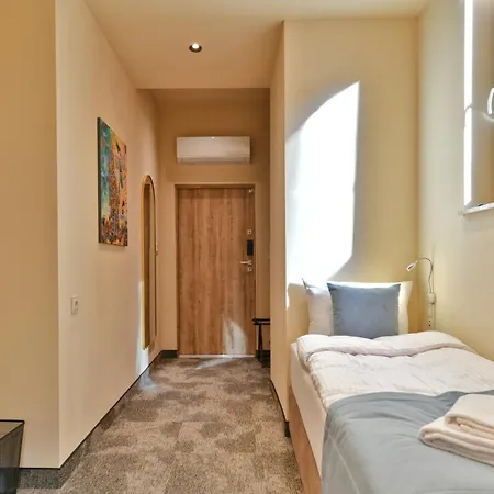 Oysters & Bubbles Gastro Rynek Square