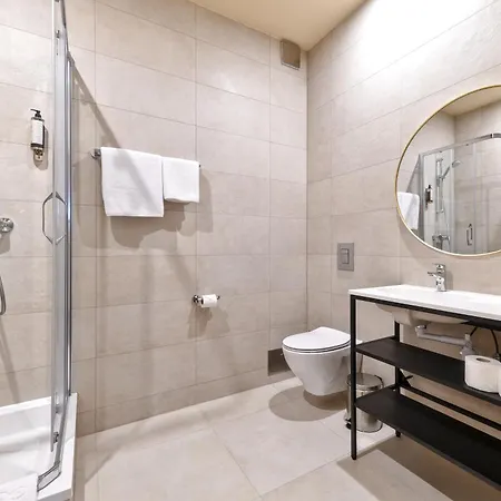 Oysters & Bubbles Gastro Rynek Square פוזנן