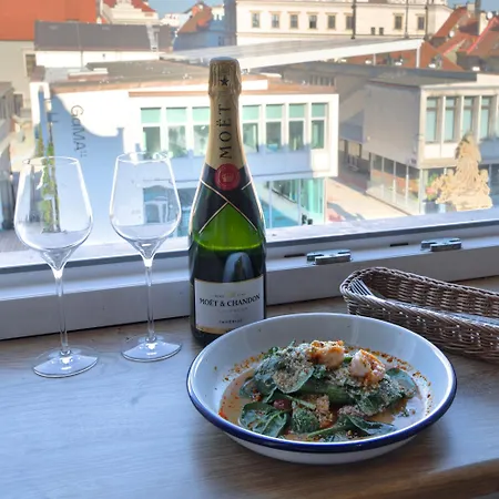 Oysters & Bubbles Gastro Rynek Square ポズナン