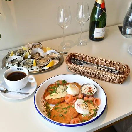Oysters & Bubbles Gastro Rynek Square アパートホテル 3*