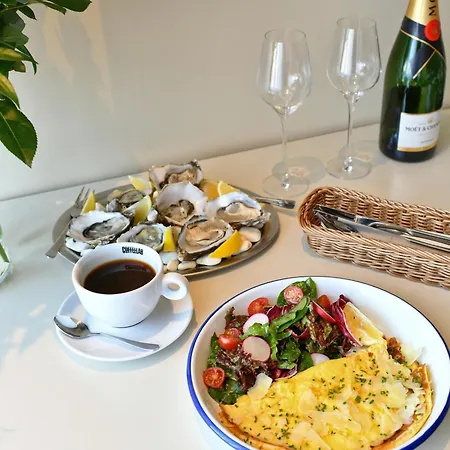 Oysters & Bubbles Gastro Rynek Square アパートホテル