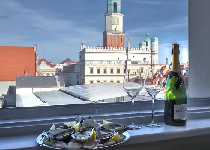 Oysters & Bubbles Gastro Rynek Square بوزنان