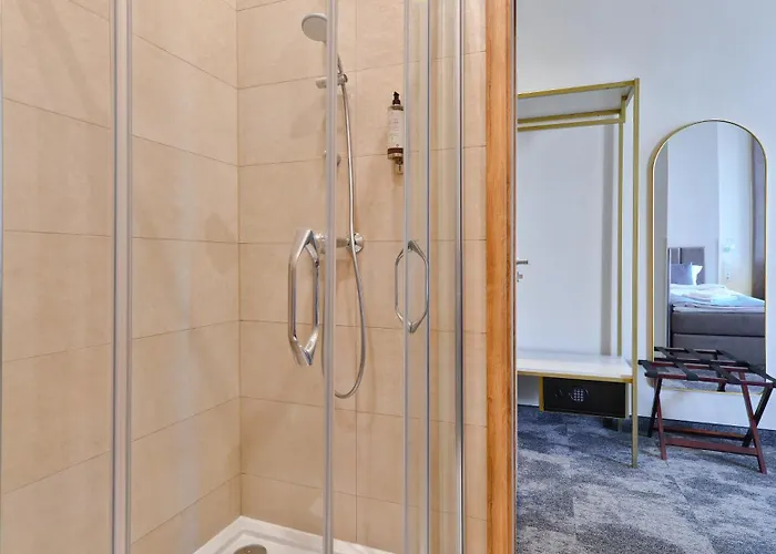 Oysters & Bubbles Gastro Rynek Square 3* بوزنان