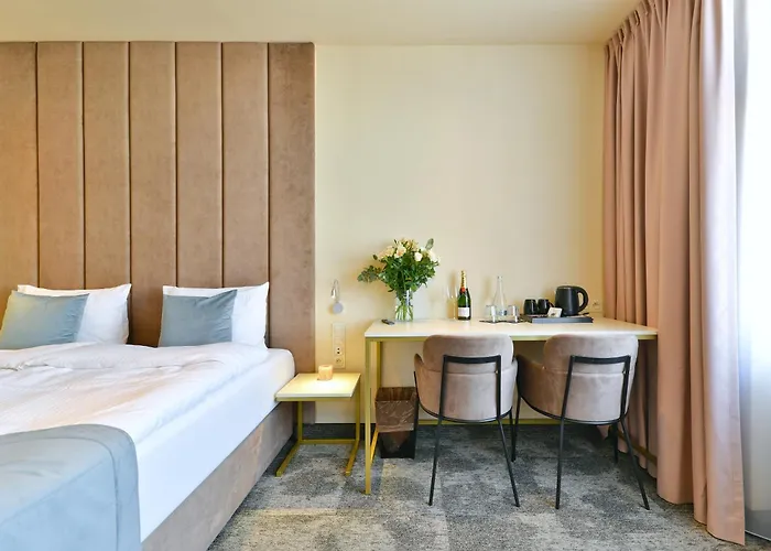 Oysters & Bubbles Gastro Rynek Square بوزنان