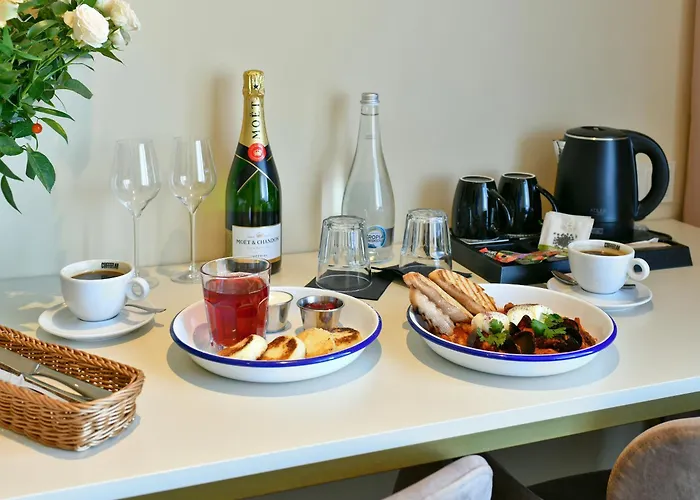 Oysters & Bubbles Gastro Rynek Square بوزنان